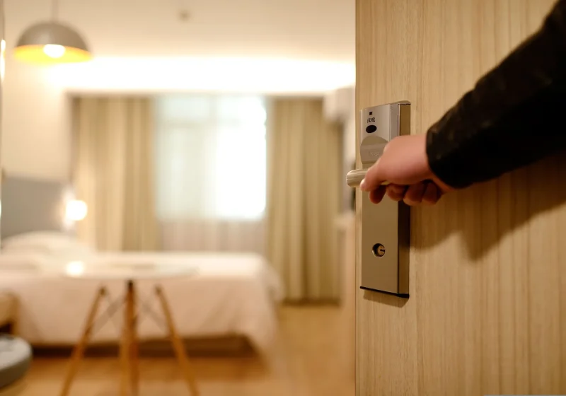 ホテルの部屋のドア